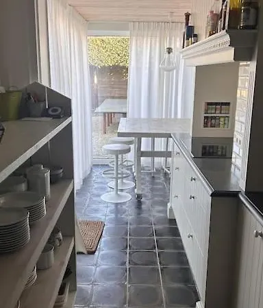 Дом отдыха Cosy Seaside Village House